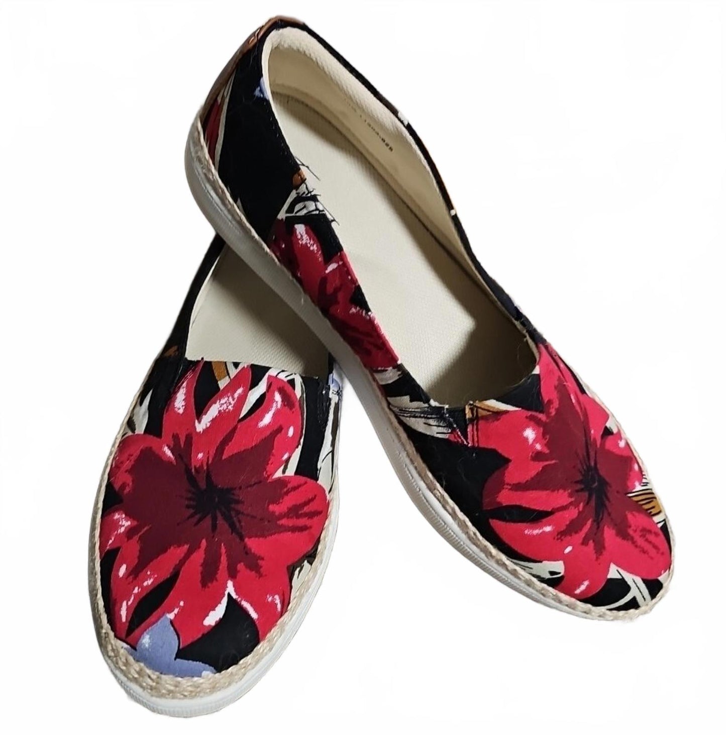 Trotters Womens Accent Slip On Comfort Loafers 6 Narrow (AA,N) / Red/Floral/Linen