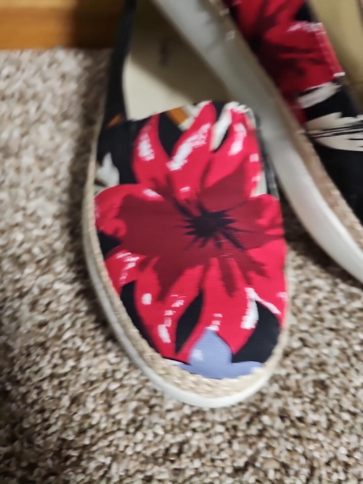 Trotters Womens Accent Slip On Comfort Loafers 6 Narrow (AA,N) / Red/Floral/Linen