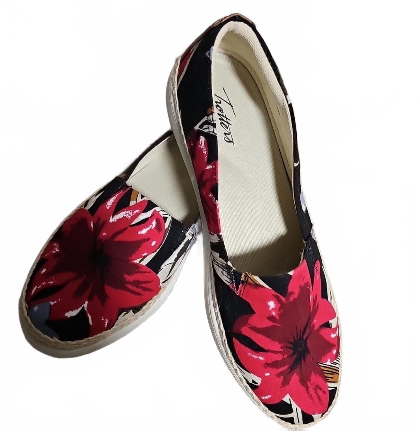 Trotters Womens Accent Slip On Comfort Loafers 6 Narrow (AA,N) / Red/Floral/Linen