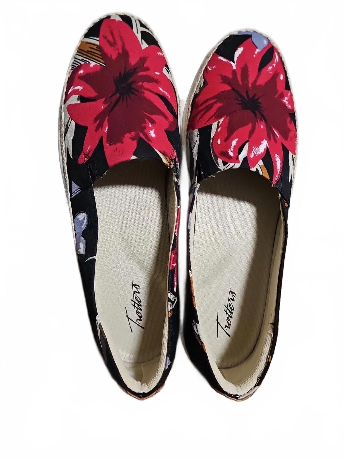 Trotters Womens Accent Slip On Comfort Loafers 6 Narrow (AA,N) / Red/Floral/Linen